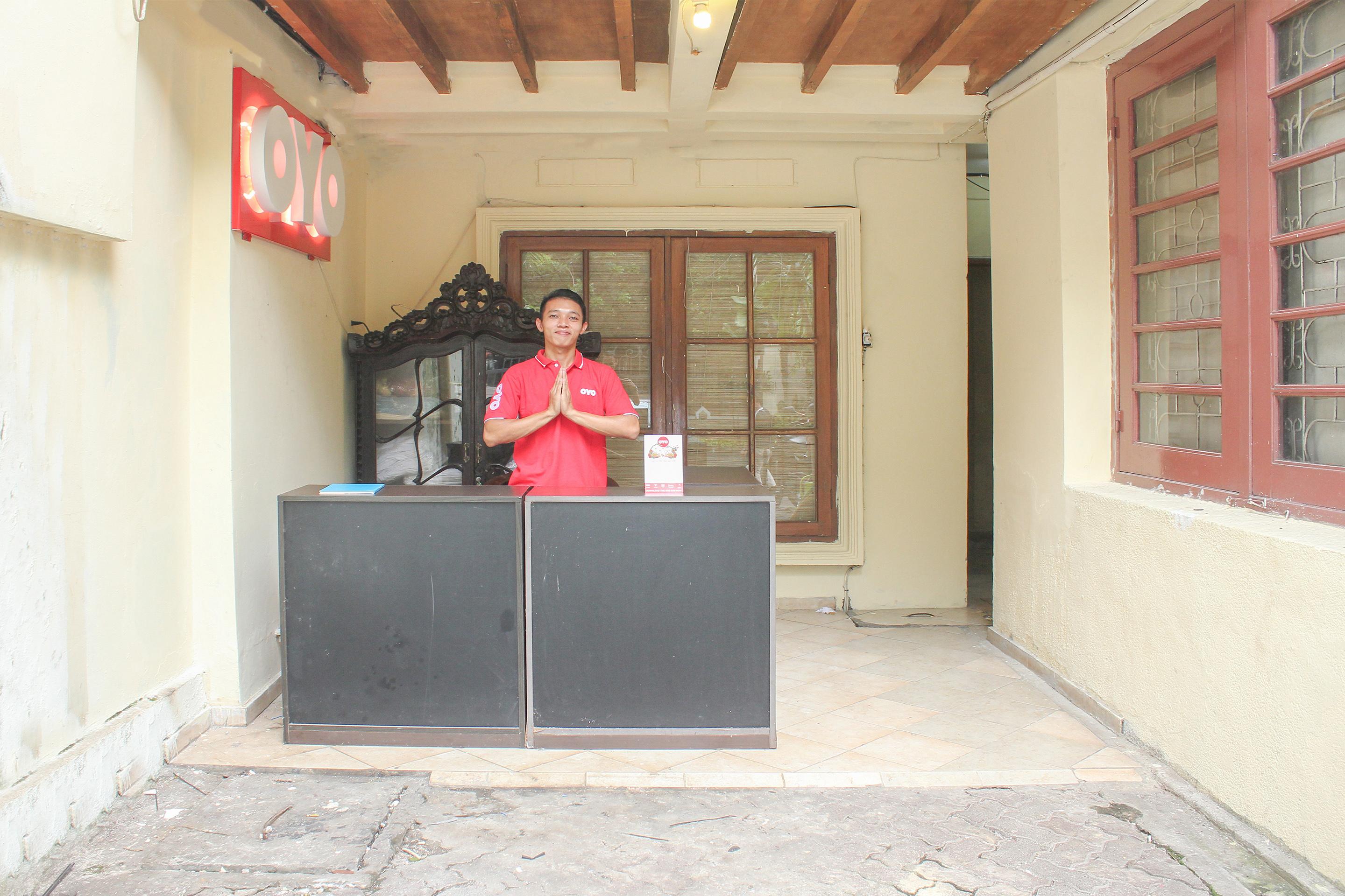 Vaccinated Staff - OYO 146 Menteng Residence Yakarta Exterior foto